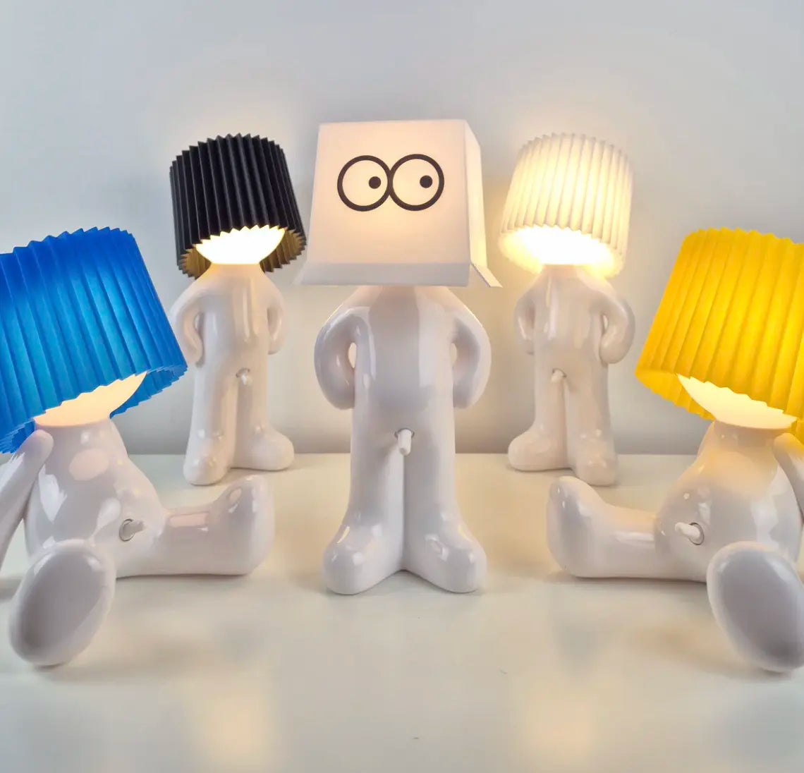 Leo Lamp - Sitting