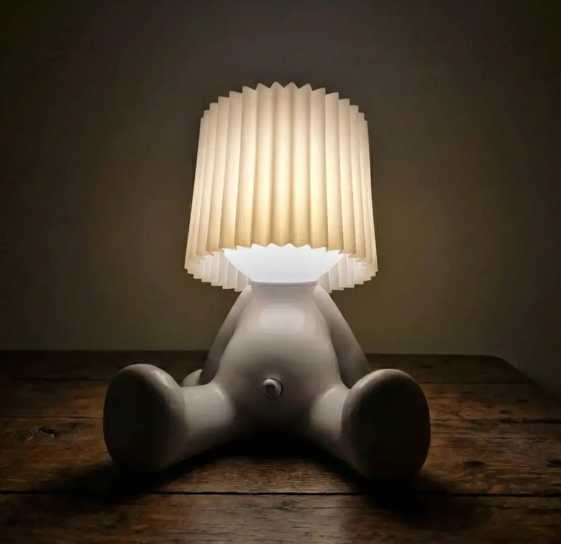Leo Lamp - Sitting