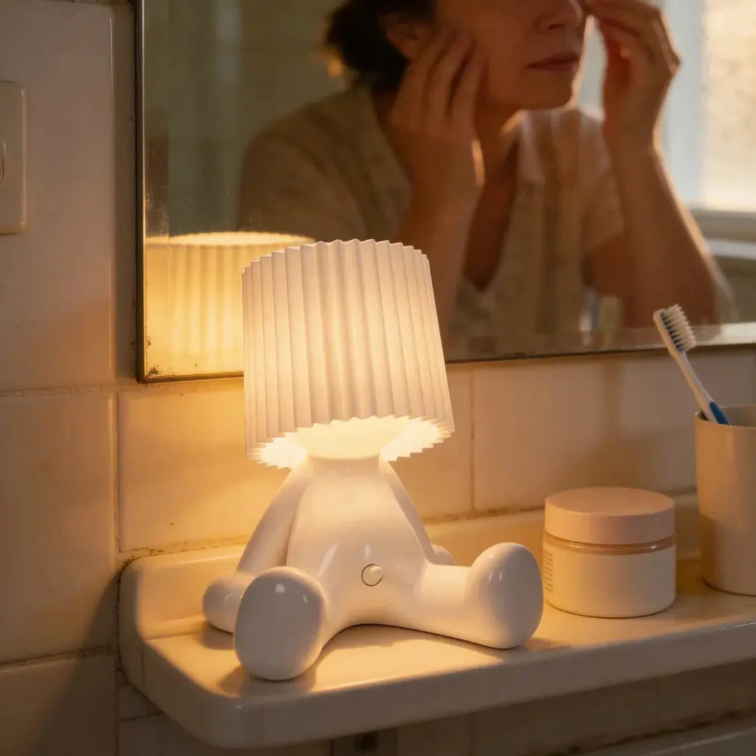 Leo Lamp - Sitting