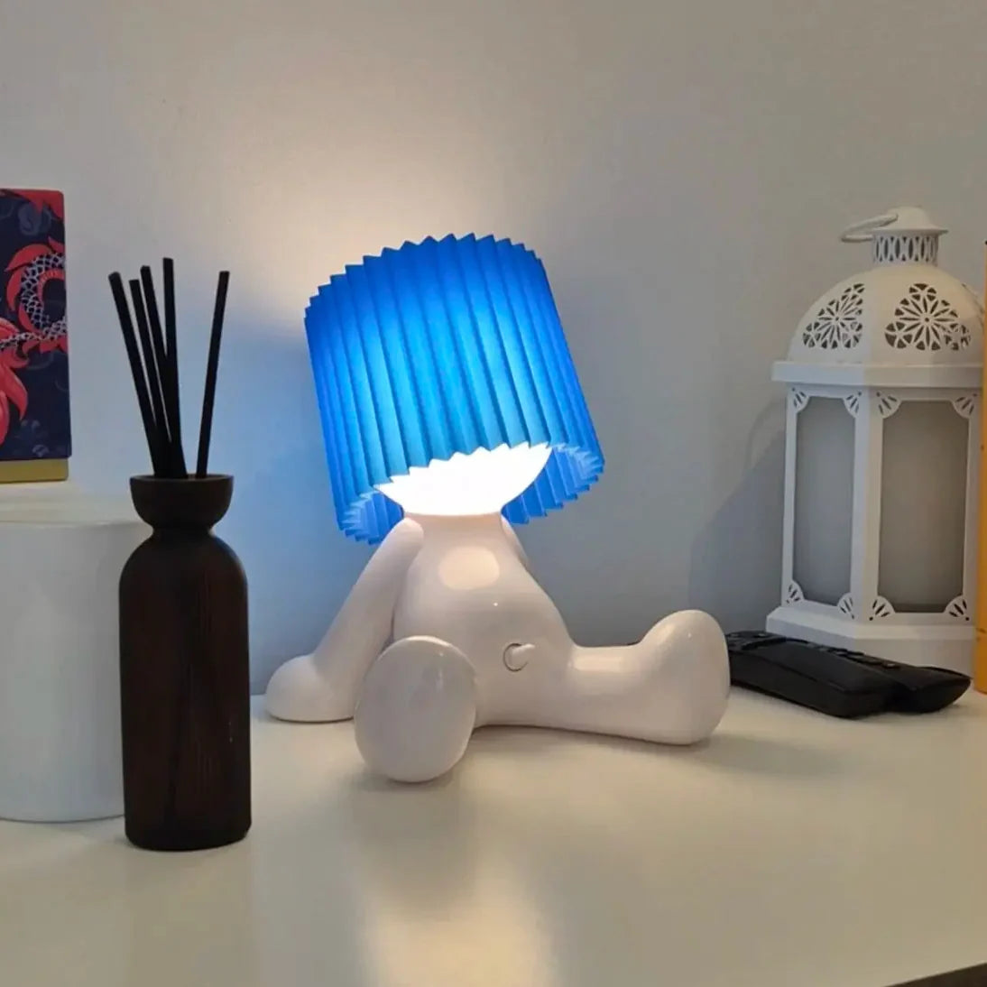 Leo Lamp - Sitting