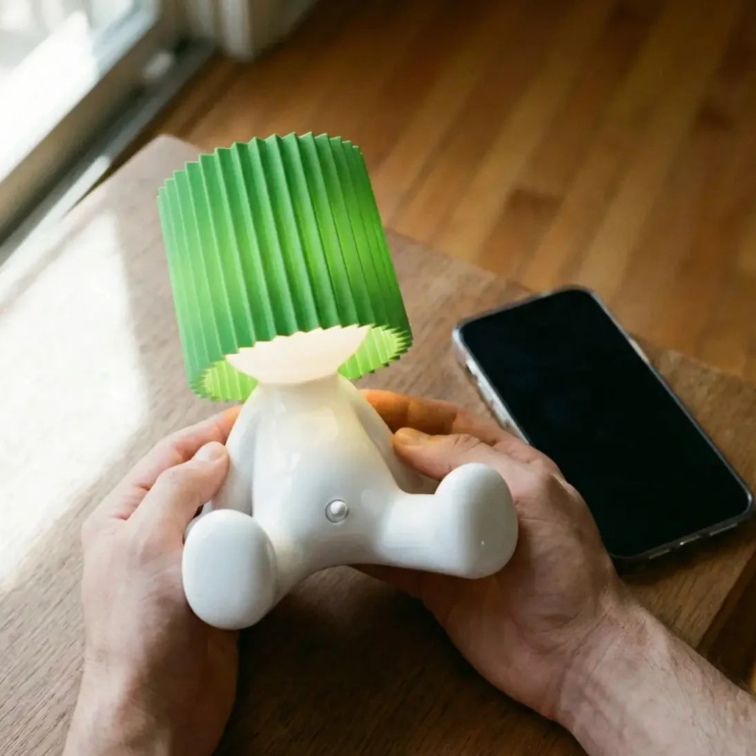 Leo Lamp - Sitting