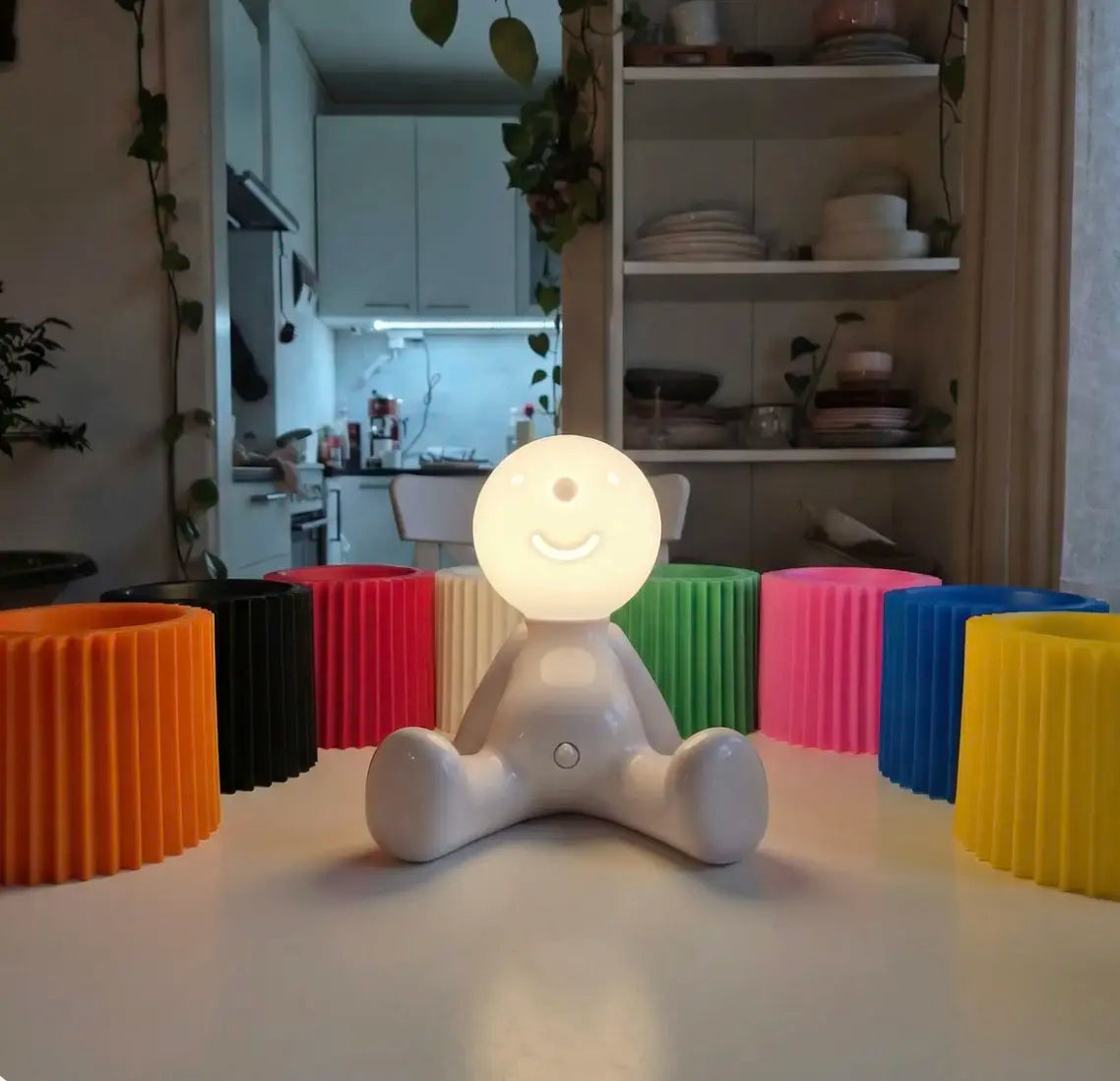 Leo Lamp - Sitting