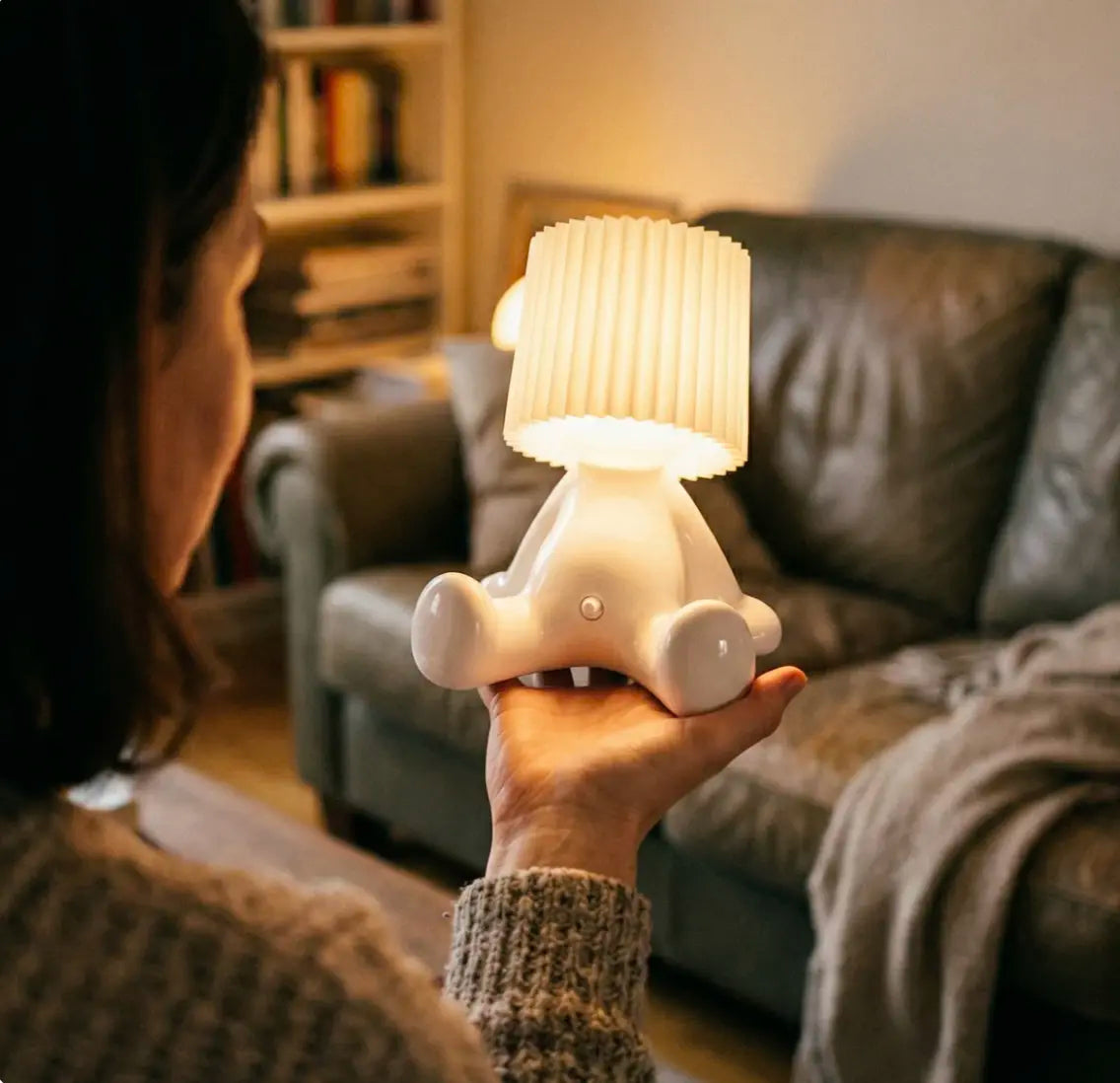 Leo Lamp - Sitting