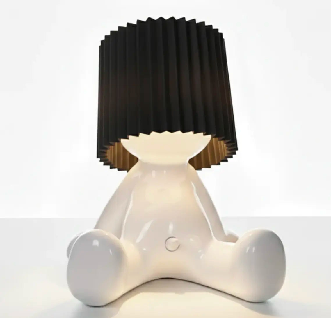 Leo Lamp - Sitting black